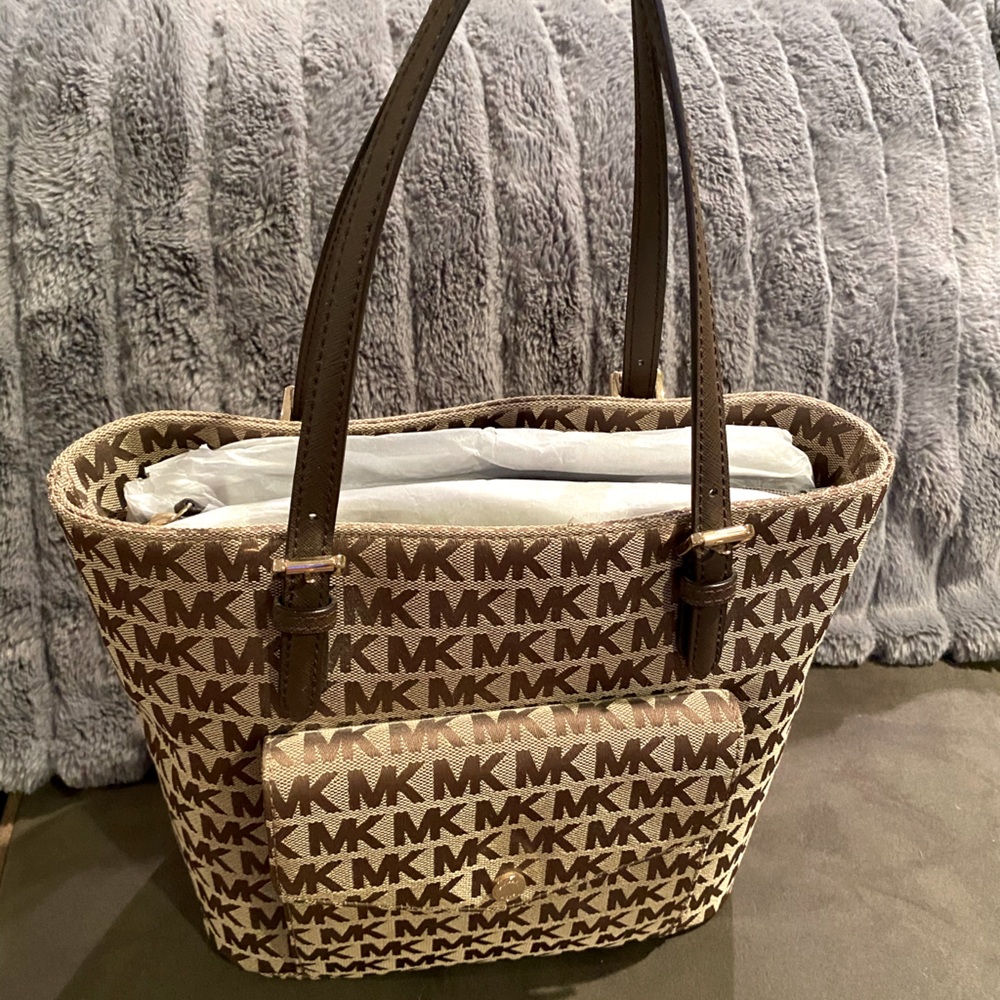 Michael Kors Jet Set Medium Tote
